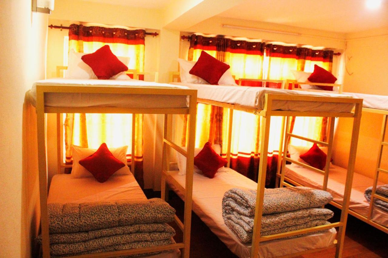 Mountain Backpackers Hostel Катманду Экстерьер фото