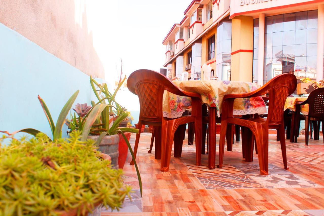 Mountain Backpackers Hostel Катманду Экстерьер фото
