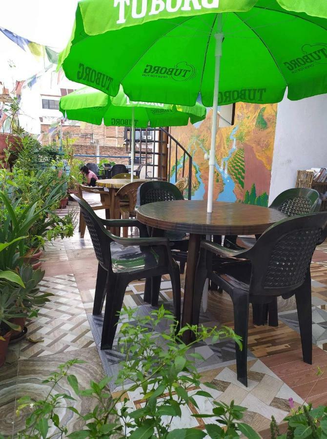 Mountain Backpackers Hostel Катманду Экстерьер фото